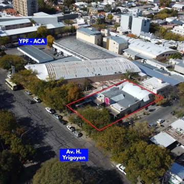 Importante local comercial esquina Av. H. Yrigoyen y 3 de Febrero