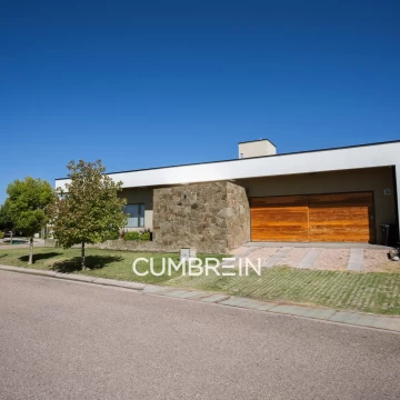 Exclusiva casa en Cortaderas de La Noria, San Rafael - 1.000 m2 de terreno