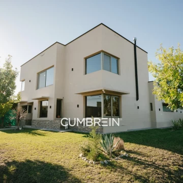 Casa en Venta en Barrio Privado Alto Paredes, San Rafael | Quincho y Piscina | Cumbrein
