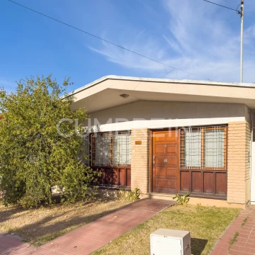 Casa en Venta en Barrio Sat, Calle Santa Fe, San Rafael | A 2 Cuadras del Parque H. Yrigoyen