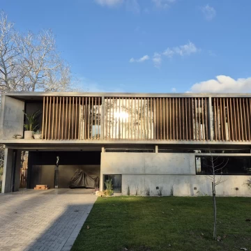 Casa sobre lote interno con piscina en Azzurra Tortugas, Pilar