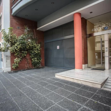 Piso de 4 ambientes con cochera y SUM en excelente zona de Caballito