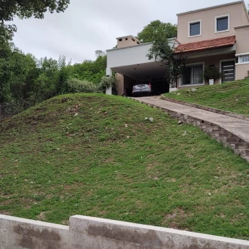 Casa en Venta en de 3 dormitorios en Potrero del Alto con Pileta y Cochera doble 