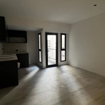 Departamento 2 ambientes con balcon lateral en venta- Villa Devoto