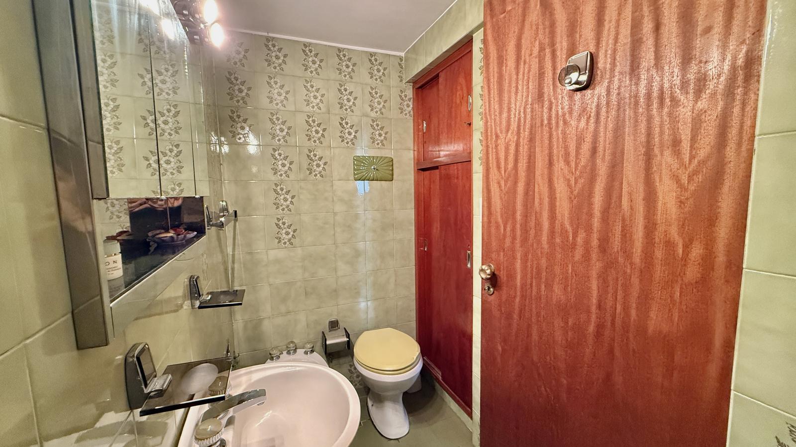 baño con ducha planta baja