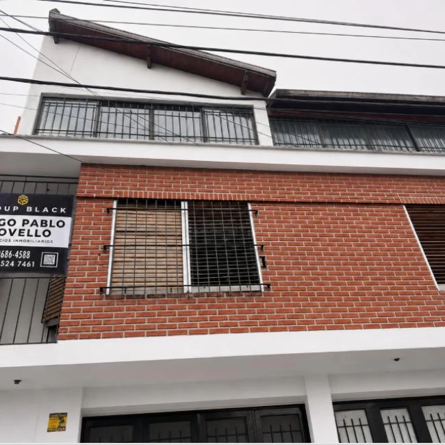 Vendo Departamento de 200 M2 en 2 plantas  a refaccionar divisible por dos o por 4 unidades