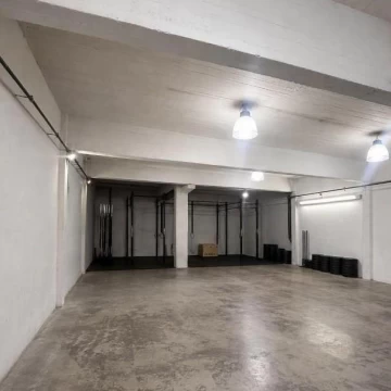 VENTA - Galpon con monoambiente en planta alta | Villa Devoto / Monte Castro - PERMUTA
