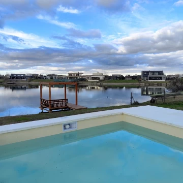 Venta casa en San Sebastian 4 amb Frente a la laguna Escobar Pilar Zona Norte