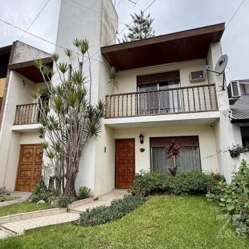Casa 6 Ambientes con jardín y parrilla cubierta en Olivos