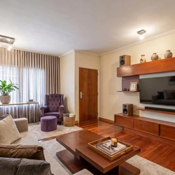 VENTA DÚPLEX DE 4 AMBIENTES CON PATIO Y COCHERA EN BARRIO NAÓN MATADEROS