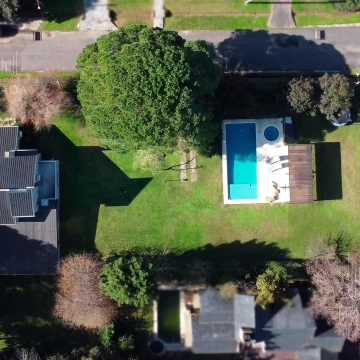 Casa en venta 6 ambientes  con parque y pileta en Country Pilar. Apta credito.