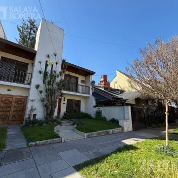 Casa 6 Ambientes con jardín y parrilla cubierta en Olivos