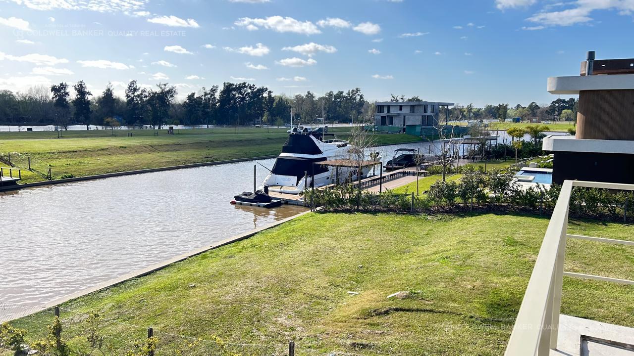 Casa premiun en venta a estrenar con amarra al rio Yacht Nordelta - Principal