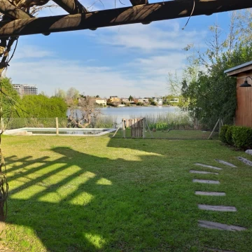 Casa de dos dormitorios en Alquiler a la Laguna en Altamira