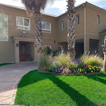 Casa en venta en barrio Pilar Haras La Pradera