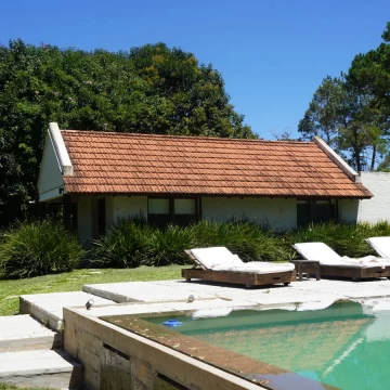 Venta de Exclusiva Casa Tipo Chacra a 10 Minutos de La Barra – Punta del Este