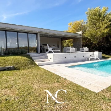 Casa en venta diseño hormigon, gas natural-losa radiante-cul de sac- residencial I Costa esmeralda