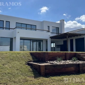 Casa en venta en el Barrio Costas,, Puertos / Escobar