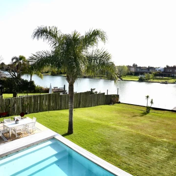 Casa en venta al agua en Santa Bárbara 3 dormitorios orientación NW