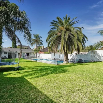 Casa en Venta en Villa Ballester - 5 Ambientes - Lote 1000 m2 - Piscina climatizada