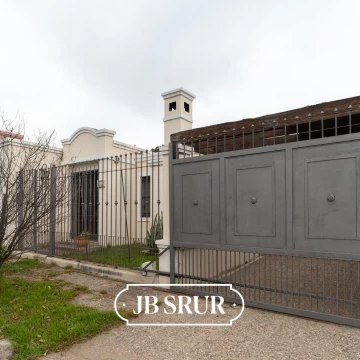Casa en venta de 4 dormitorios en Barrio Inaudi Apto Credito