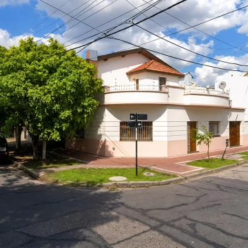 Casa 7 Ambientes en Venta en Avellaneda | 5 Dormitorios, Cochera, Patio y Terraza