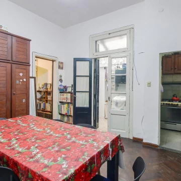 PH 2 Ambientes en Venta. Flores Norte. No paga Expensas. Ideal primera vivienda o inversión.
