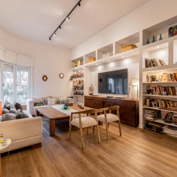 Casa de 5 ambientes refaccionada con Jardín, Cochera, Terraza y Parrilla en Venta - Nuñez
