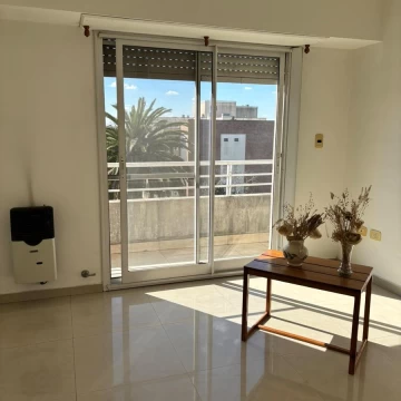 2 ambientes céntrico con balcón