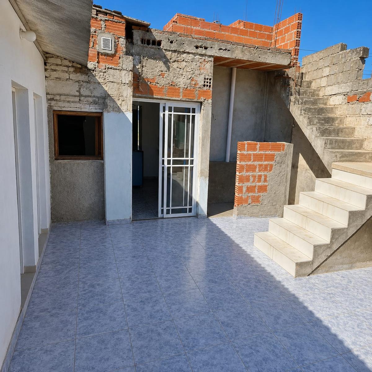 Patio (2 habitaciones lateral izquierdo)