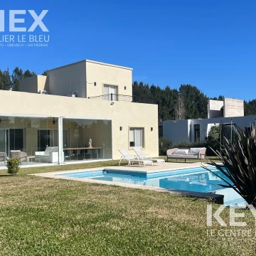 Venta Casa en Complejo Miralágos. 4 ambientes y muy buena distribución. Ruta 2, Km 65.