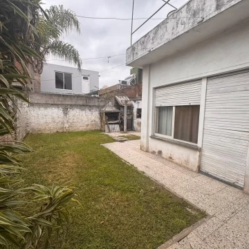 VENTA CASA 4 AMBIENTES EN JOSE LEON SUAREZ