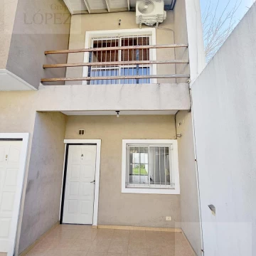 Venta Duplex en Munro - 3 ambientes con cochera, patio, parrilla, jardín, APTO CRÉDITO