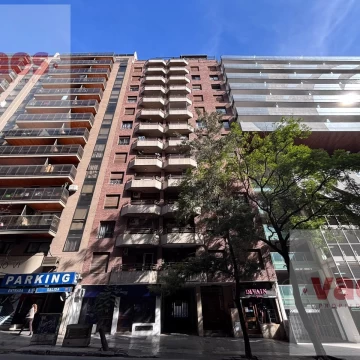 ALQUILER – Departamento de 1 dormitorio con balcón externo sobre Av. Pueyrredón