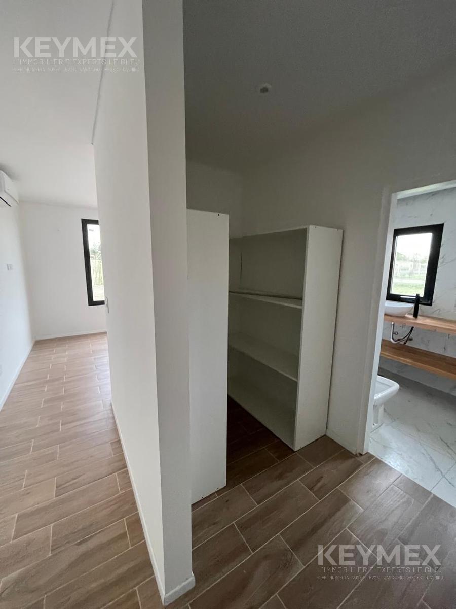 vestidor y baño en suite