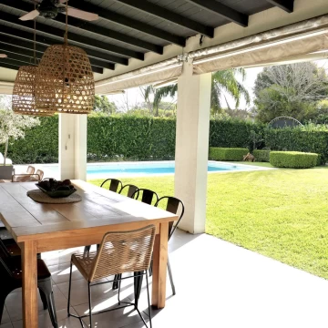 Casa en venta cerca de la entrada, calle tranquila 4 dormitorios, orientación Norte