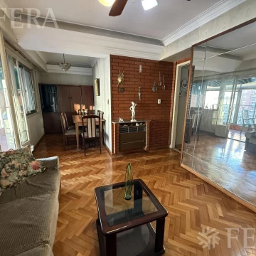 Venta piso 3 ambientes con balcón en Flores