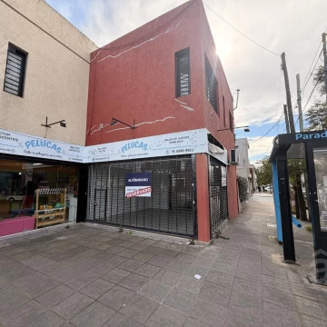 Local en Alquiler en Villa Ballester - Esquina - Frente al Hospital Marengo
