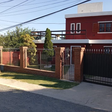 Casa 3 dor en 2 plantas  - Apta Credito - Cuesta Colorada -  Los Jacintos al 1800
