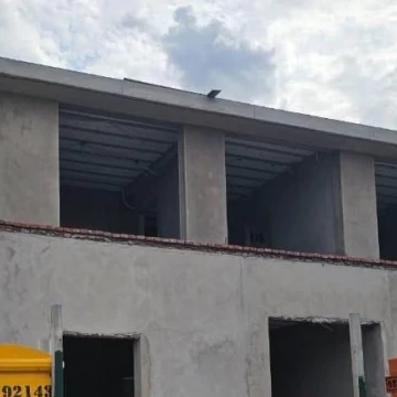 Casa en venta en Carpinchos, 4 dormitorios -escritorio -lote interno