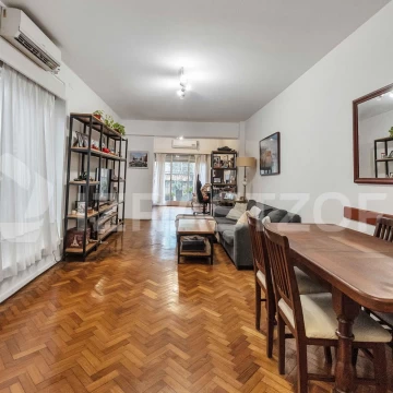 Departamento en Venta de 3 ambientes con dependencia en Recoleta reciclado