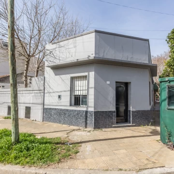 VENTA DE CASA 3 AMBIENTES C/MONOAMBIENTE Y COCHERA CUBIERTA EN SAN ANDRÉS, SAN MARTÍN