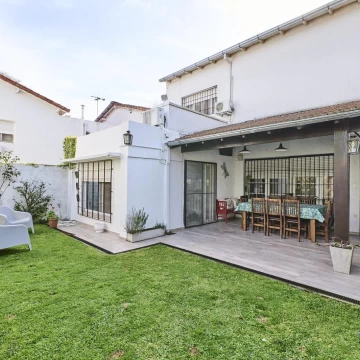 Venta Casa de 4 ambientes con jardín en La Lucila