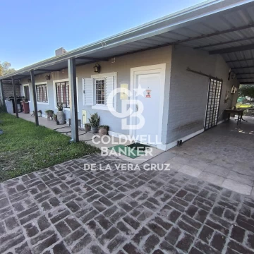 Casa de dos dormitorios con piscina a metros de la Ruta 1 - Km 12