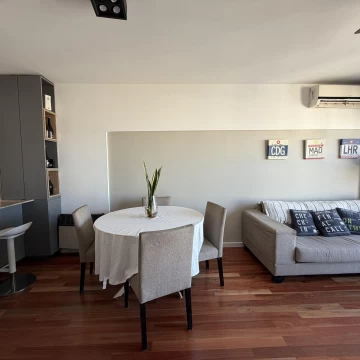 VENTA DEPTO. 3 AMBIENTES LUMINOSO CON SUM Y PISCINA - FLORES