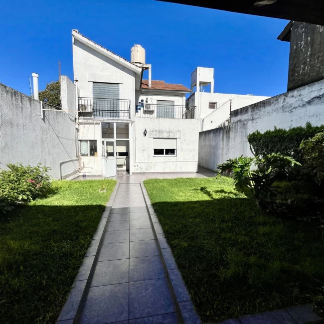 CASA VENTA 5 AMB HAEDO GARAGE PARQUE QUINCHO TERRAZA APTO CRÉDITO