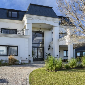 Venta Casa estilo Francés al Lago 8 Ambientes en Muelles Puertos