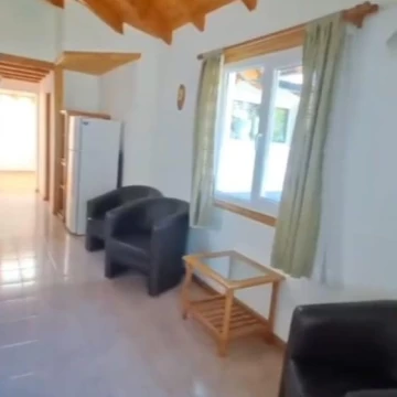 Alquiler Permanente Casa, 2 dormitorios, 2 baños, impecable, amueblada.