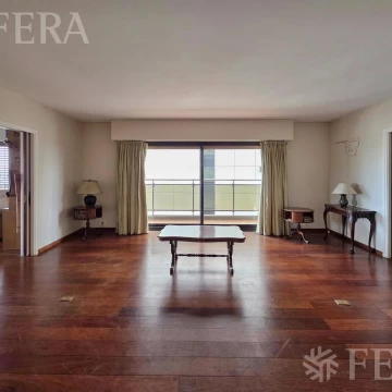 Venta semipiso 5 ambientes con balcón y cochera en Retiro