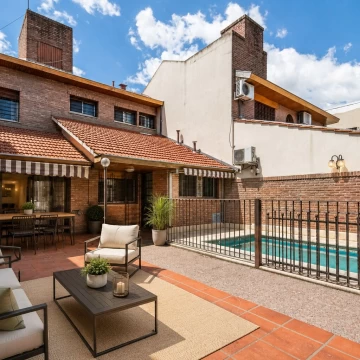 VENTA DE CASA 4 AMBIENTES, JARDIN, PATIO, PARRILLA, PILETA, QUINCHO Y COCHERA CUBIERTA FLORIDA